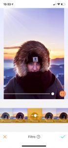 Tutorial de edição de uma foto de uma mulher usando um casaco de frio possivelmente em algum lugar com neve usando a ferramenta Filtro do AirBrush 