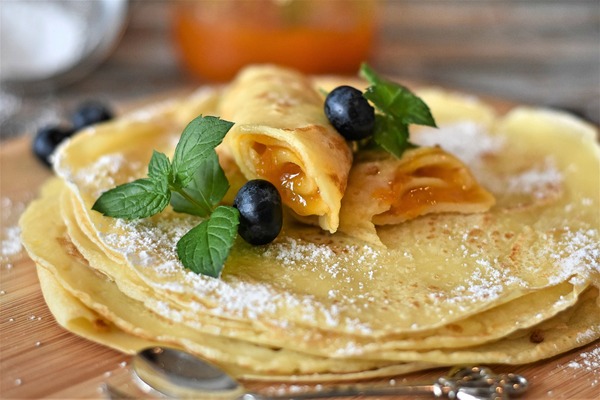 crepes with fruits