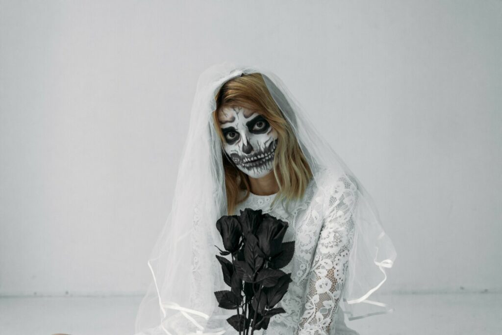 5 Easy Poses for your Halloween Photos • AirBrush