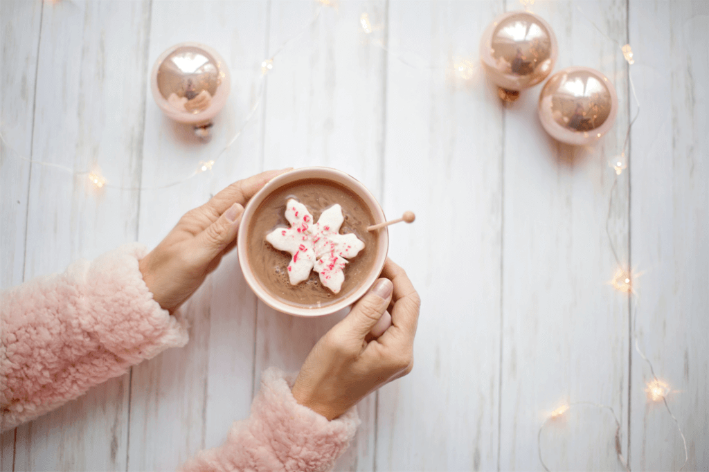 two hands holds hot chocoloate